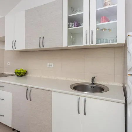 2 Bedroom Lovely In
