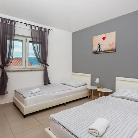 Διαμέρισμα 2 Bedroom Lovely In