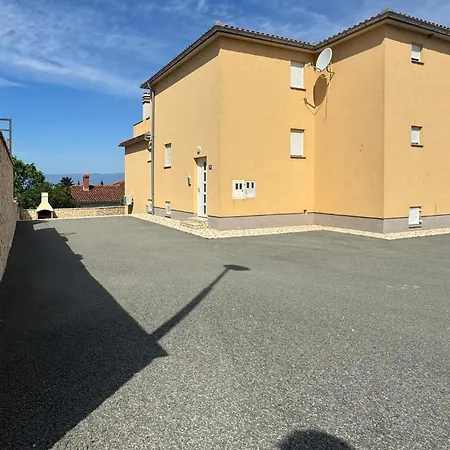 2 Bedroom Lovely In