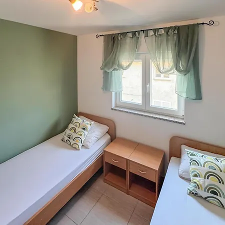 2 Bedroom Lovely In