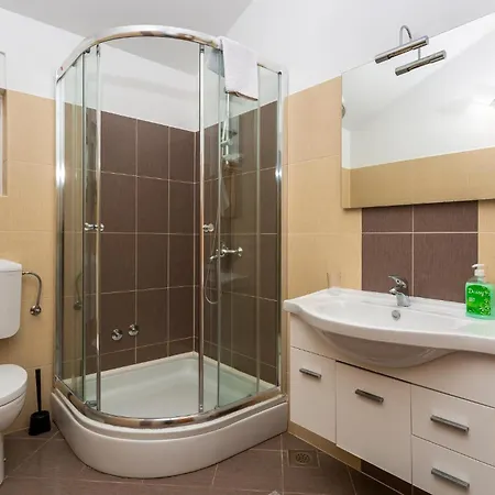 2 Bedroom Lovely In
