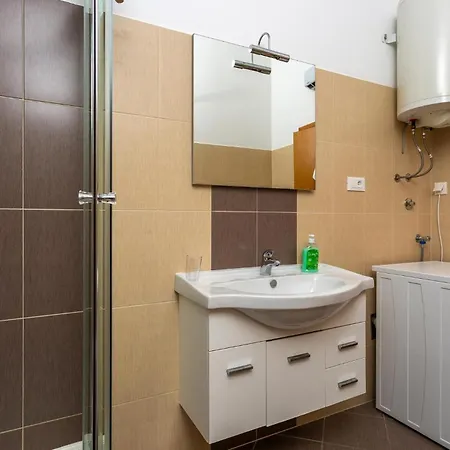 2 Bedroom Lovely In Apartamento